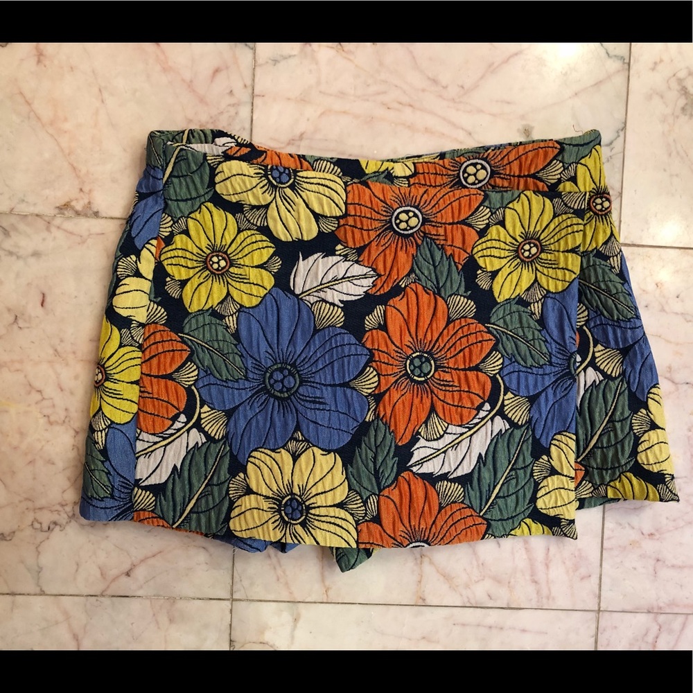 Adorable Zara skort worn only a few times